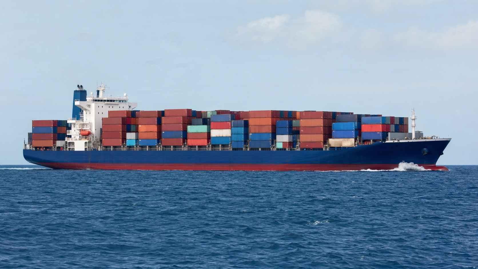 2,700 TEU SDARI container ship